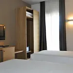 Victor 4* Bari