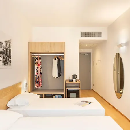 Victor Hotel